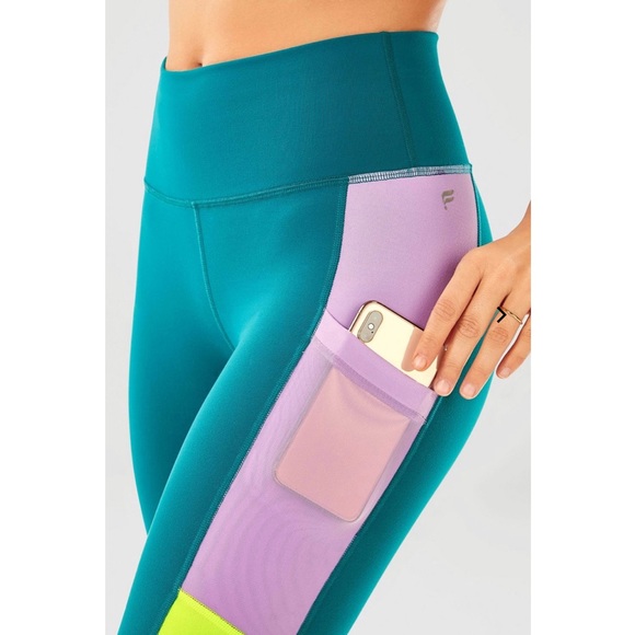 Fabletics PowerHold On-The-Go Paradise Leggings Woman’s Small Compression Pocket - Picture 14 of 14
